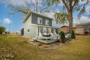 Cute cabin on Lake Kampeska ideal for long stays!